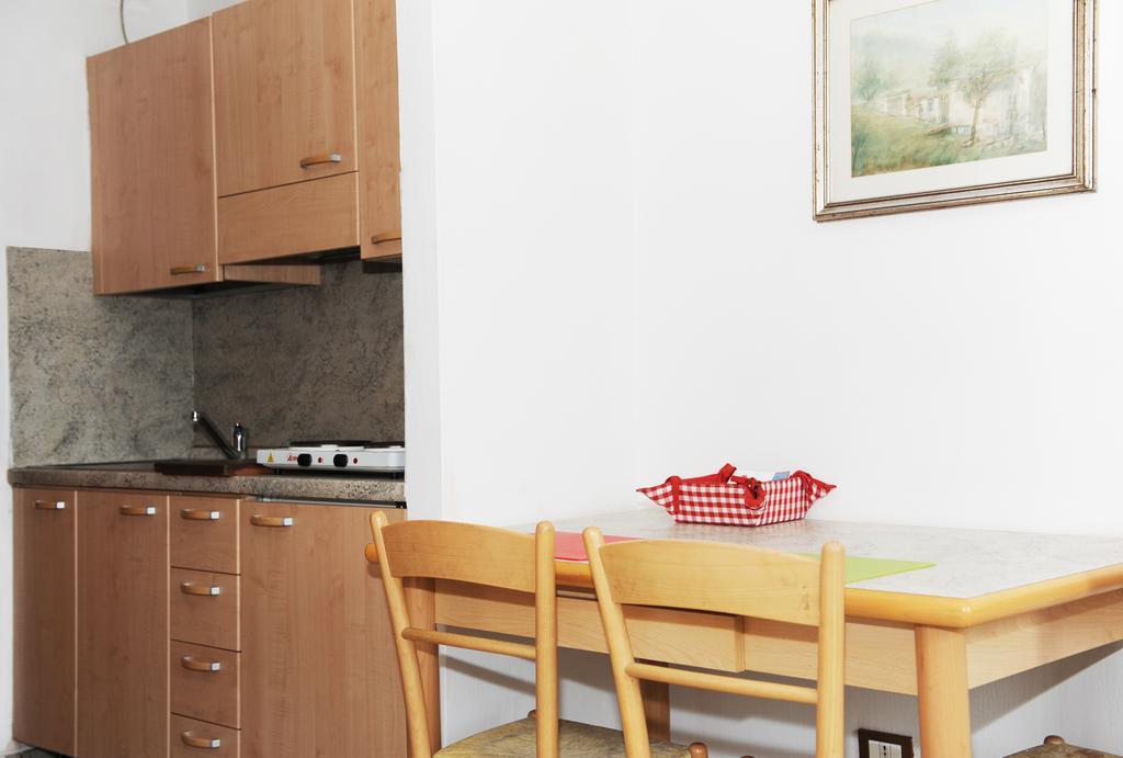 Victoria Hotels Carso Camnago Volta エクステリア 写真