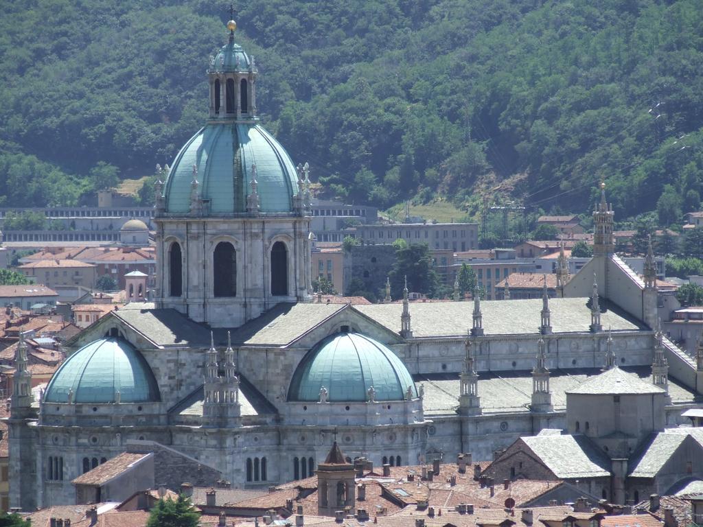 Victoria Hotels Carso Camnago Volta エクステリア 写真